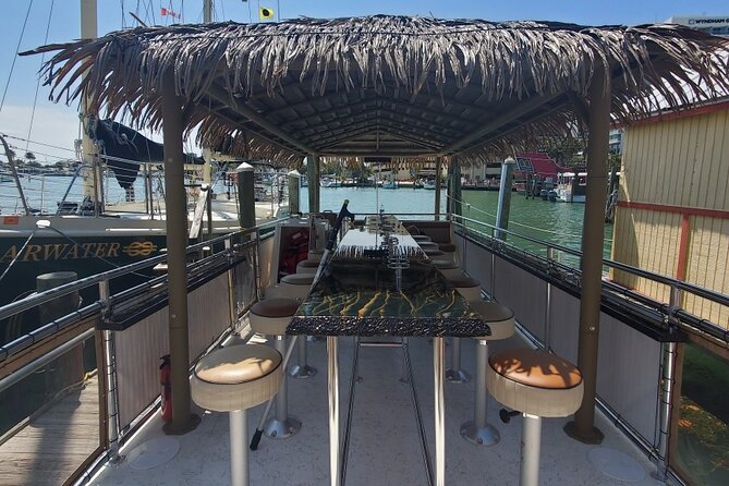1,5h Tiki Tour with Unlimited Alcoholic Drinks, Clearwater Beach - Music and crew make the mood