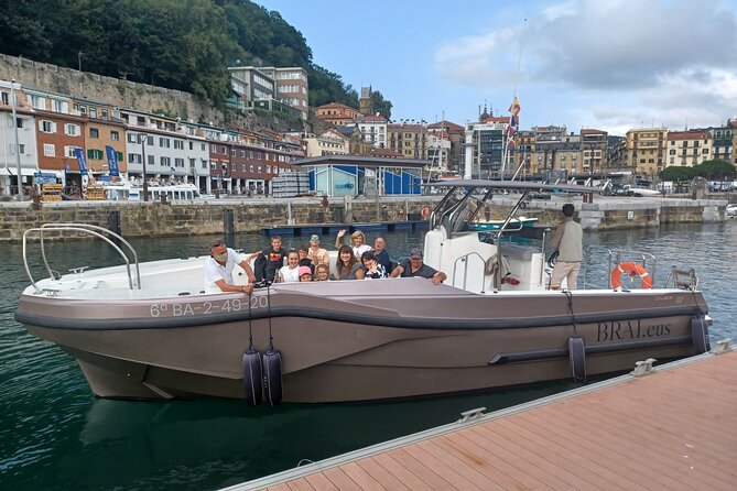 "2 bays, mornings, afternoons, sunset with a glass of cava - The return past Zurriola, Igueldo, and the Comb of the Wind