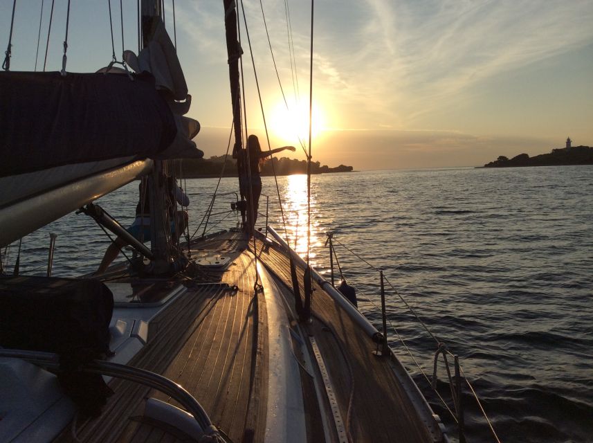 Alcudia: Sailing Yacht Excursion with Wine & Tapas - Should you book this sailing trip?
