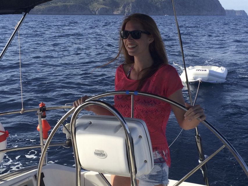 Alcudia: Sailing Yacht Excursion with Wine & Tapas - How the four-hour schedule works