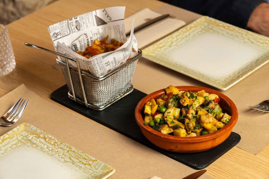 Alcudia: Self-Guided Gourmet Tapas and Wine Tour - Who should book this tapas tour?