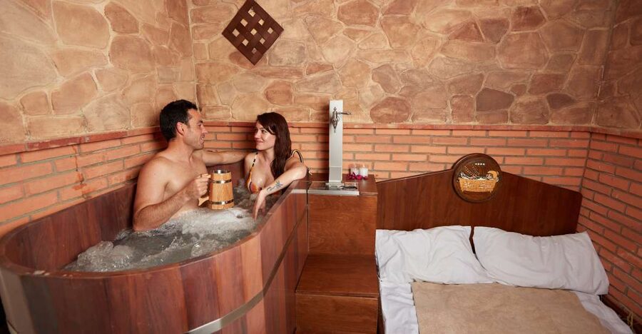 Alicante: Beer Spa Experience with Tastings and Snacks - A beer bath instead of another Alicante bar
