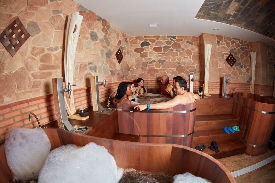 Alicante: Beer Spa Experience with Tastings and Snacks - Timing, group size, and the details that matter