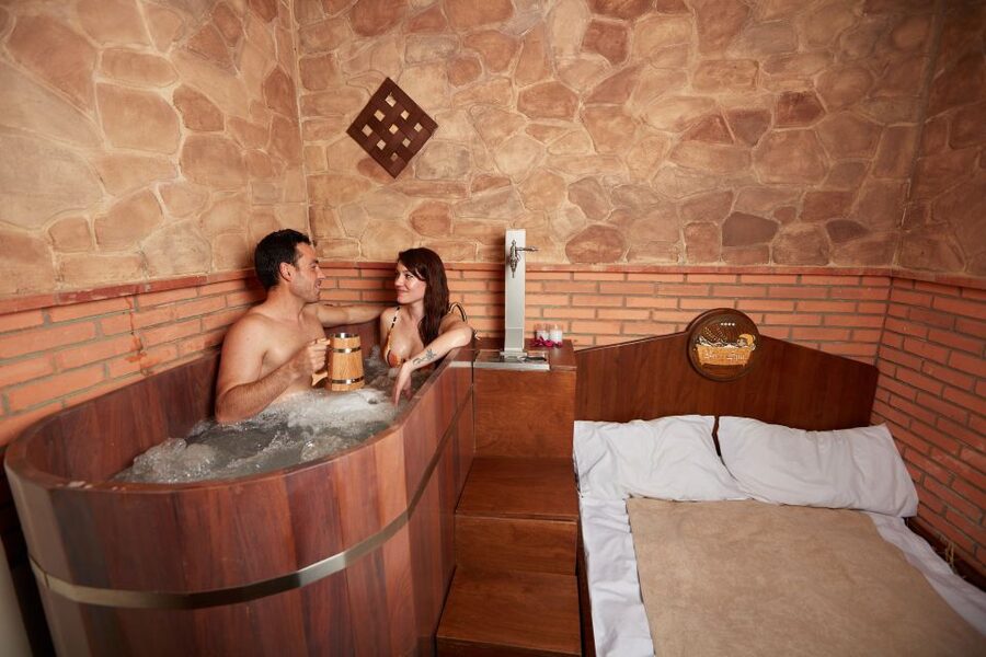 Alicante: Beer Spa Experience with Tastings and Snacks - Booking advice and cancellation flexibility