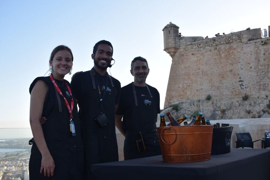 Alicante: Craft Beer Tasting at Santa Barbara Castle - Getting to the Upper Castle Without Stress