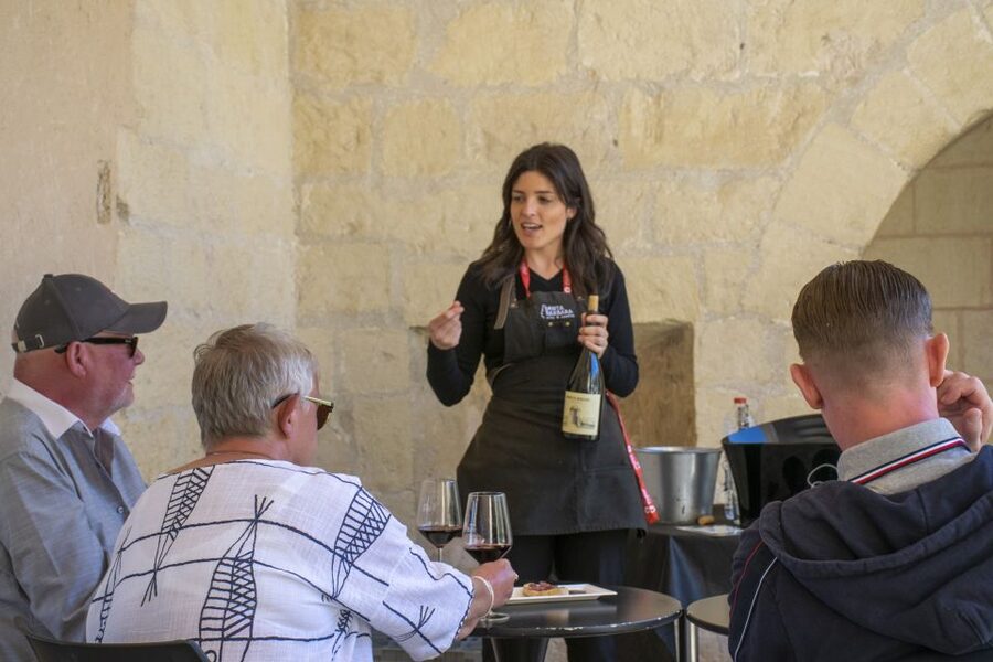 Alicante: Santa Bárbara Castle Wine Tasting & Tapas - The DO Alicante option: white, red, and sweet