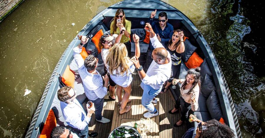 Amsterdam: Canal Belt Private Beer Boat Tour - What this Amsterdam beer boat is really like