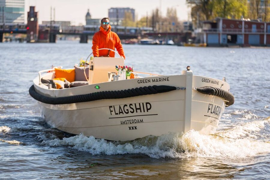 Amsterdam: Canal Belt Private Beer Boat Tour - Four beers per person, with the right expectations