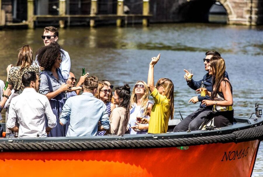 Amsterdam: Canal Belt Private Beer Boat Tour - Starting beside the Sea Palace