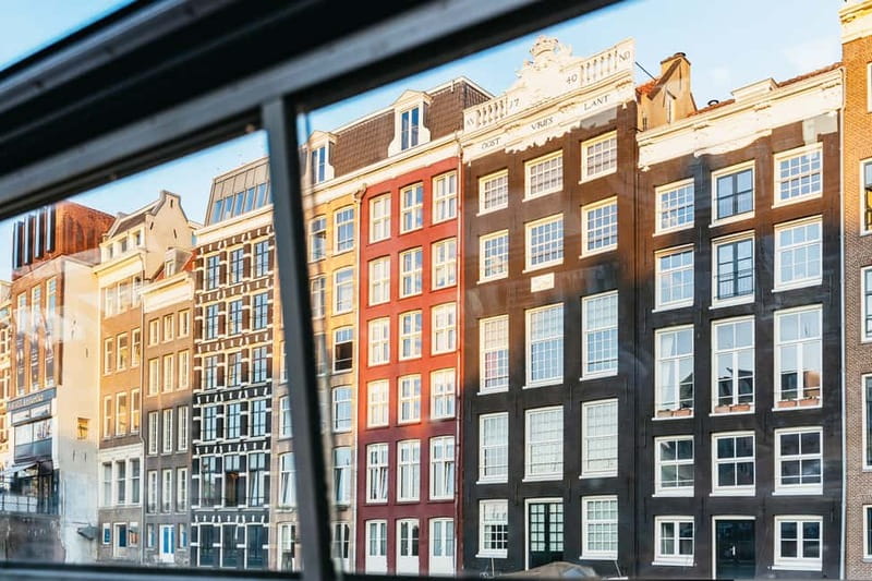 Amsterdam: Cozy Cheese & Wine Cruise Tasting Experience - Key points to know before boarding