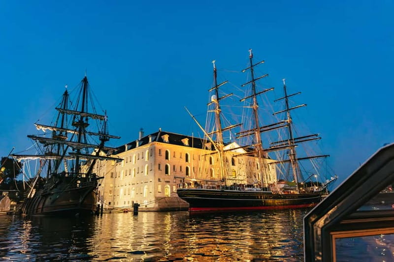 Amsterdam: Cozy Cheese & Wine Cruise Tasting Experience - Who should choose this cruise