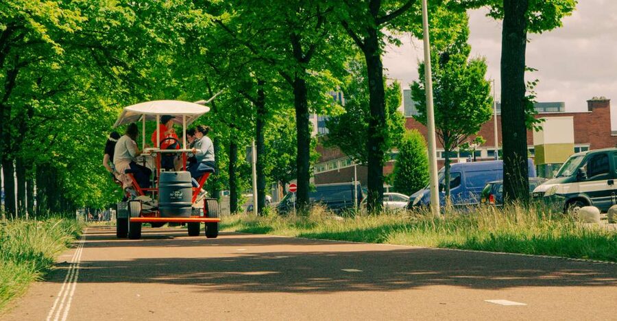 Amsterdam: Dutch Beer Bike Blast Tour with Onboard Bar - The 65-minute Sloterdijk ride
