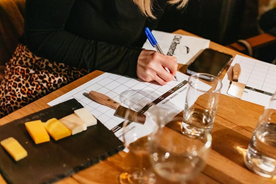 Amsterdam: Dutch Cheese Tasting Experience with Wine - Tasting five Goudas side by side