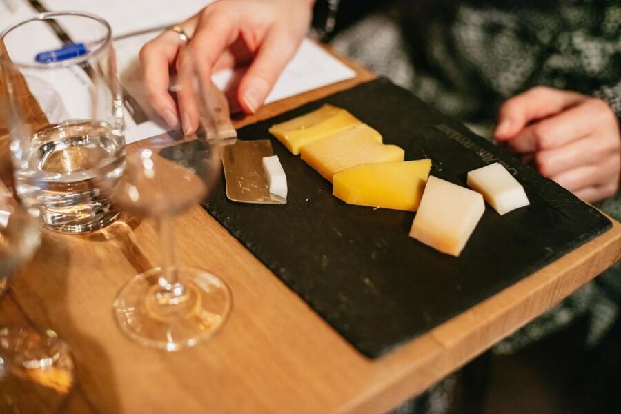 Amsterdam: Dutch Cheese Tasting Experience with Wine - How to fit it into your Amsterdam day