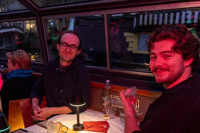 Amsterdam Evening Cocktail Cruise with snacks - Seating, boat comfort, and group size