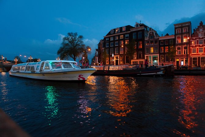 Amsterdam Evening Cocktail Cruise with snacks - What you see from Centraal Station to the old canals