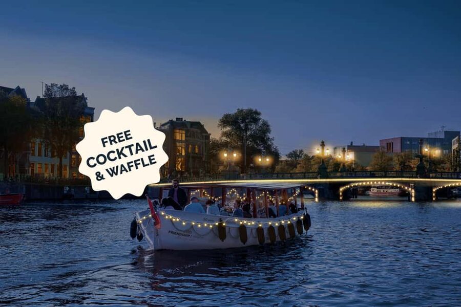 Amsterdam: Evening Lights Cruise incl. Cocktail & Waffle - Finding the jetty near Dam Square