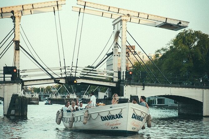 Amsterdam: Luxury Boat Cruise Unlimited Cocktails, Beers & Wines - A relaxed canal cruise with a bar on board