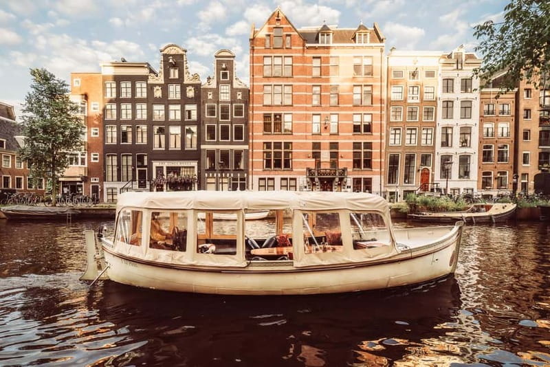 Amsterdam: Private Romantic Canal Cruise w. Prosecco/Snacks - The Skinny Bridge and the Amstel