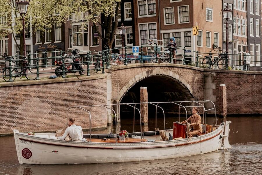 Amsterdam: Private Romantic Evening Boat Tour with Prosecco - Is the $279 price good value?