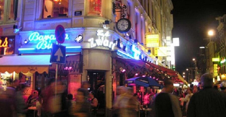 Amsterdam: Red Light District and Local Pub Tour - The Oude Kerk and the center of the district