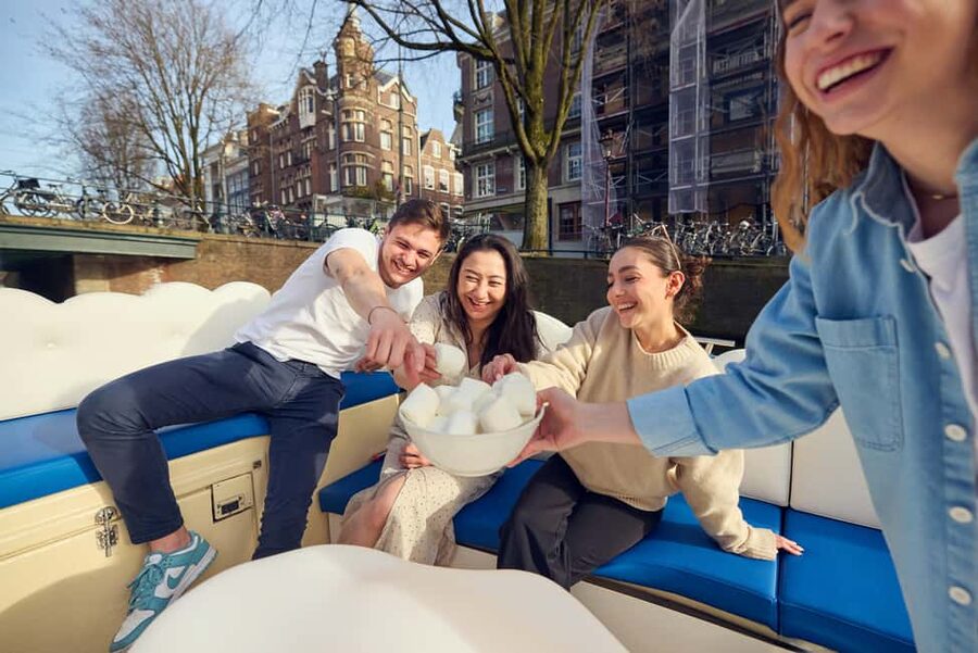 Amsterdam: Smoke & Cruise on covered Cannabis Boat With Bar - How good is the guiding?