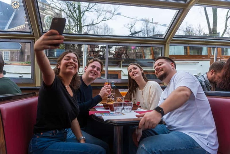 Amsterdam: Unlimited Cocktails Cruise on the Canals - What the boat feels like inside