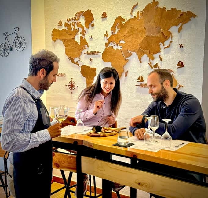 Athens: Acropolis Wine Tasting with Cheese and Olives - Why this tasting works in Athens