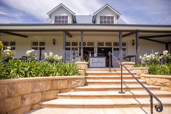 Audrey Wilkinson Vineyard: Picnic with Wine Masterclass Tasting - Collecting the picnic and choosing your view