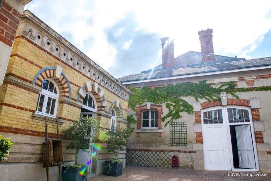 Aÿ-Champagne: Champagne House Tour and Tasting Class - Starting with the press and the 1850s cellars