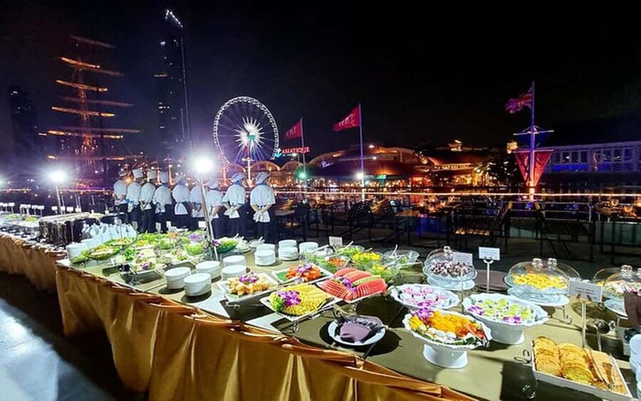 Bangkok: Luxury White Sunset or Dinner Cruise with Beer - The buffet: what the $31 price covers