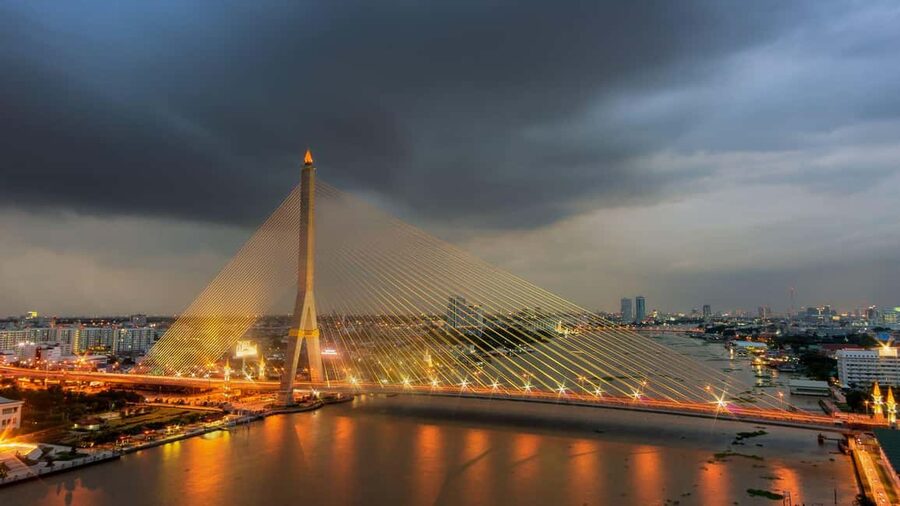 Bangkok: Luxury White Sunset or Dinner Cruise with Beer - Drinks, dessert, and the limits of free flow