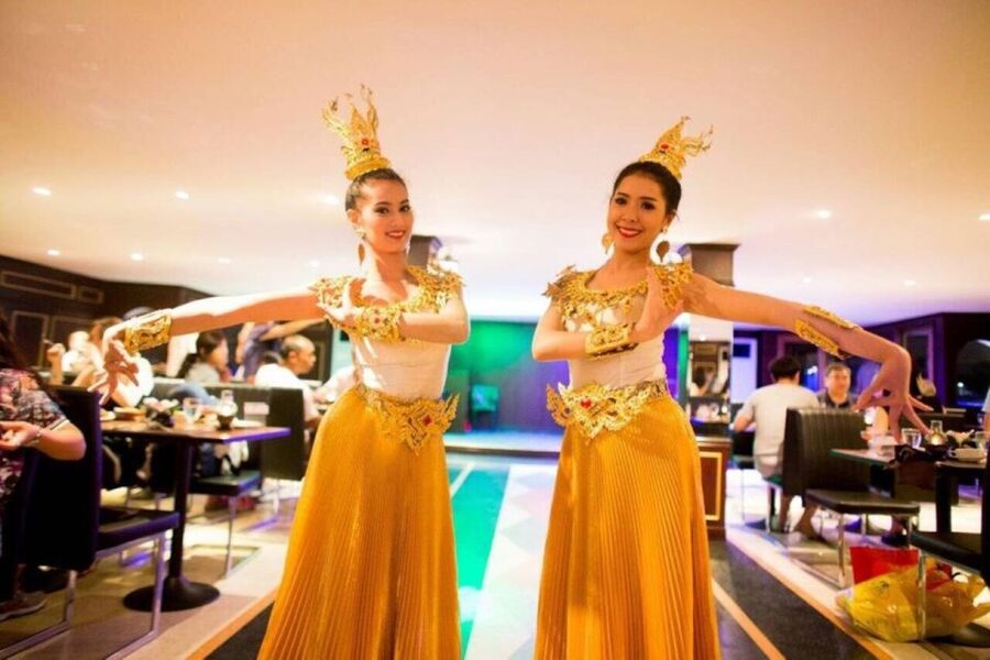 Bangkok: White Orchid Chao Phraya Dinner Cruise free Beer - Dinner is plentiful, but not fine dining