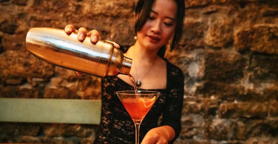 Barcelona: Cocktail Master Class by Mixologist with Tapas - Four cocktails, not four demonstrations