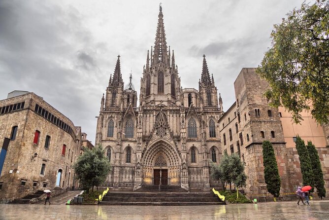 Barcelona E-Bike Small Group Tour with Tapas & Wine Tasting - Key points to know before you book