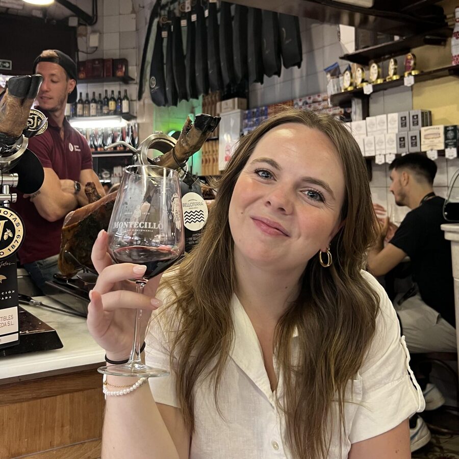 Barcelona: El Born and Gothic Quarter Wine & Tapas Bar Tour - Starting near Plaça de Sant Jaume