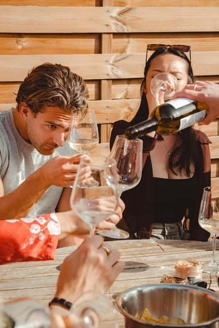 Barcelona: Fun & Unpretentious Rooftop Wine Tasting - How the evening feels from start to finish