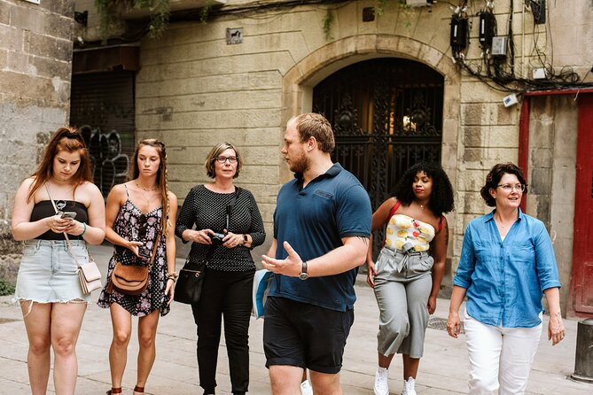 Barcelona Gothic Quarter Tapas & Taverns Food & Wine Tour - The Gothic Quarter walk between tastings