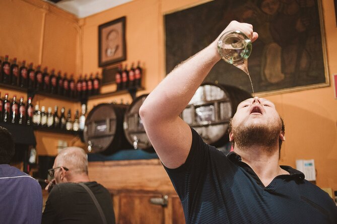 Barcelona Gothic Quarter Tapas & Taverns Food & Wine Tour - How much food and drink should you expect?
