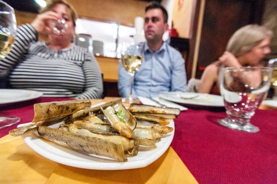 Barcelona Gourmet Food & Wine Tour with Local Expert - Why the guide can make or break the evening