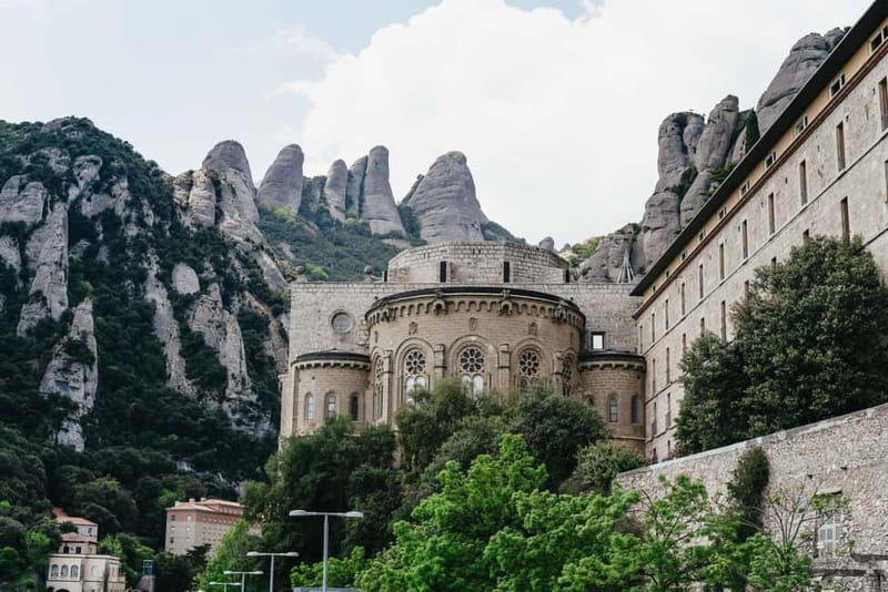 Barcelona: Montserrat, Cogwheel, Black Madonna & Winery Tour - Group size, walking, and practical comfort