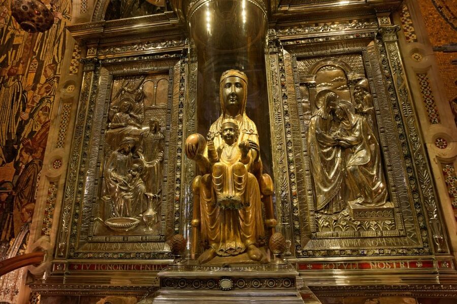 Barcelona: Montserrat Tour with Lunch & Wine Tasting Option - Adding Finca Ca n’Estella for lunch and wine
