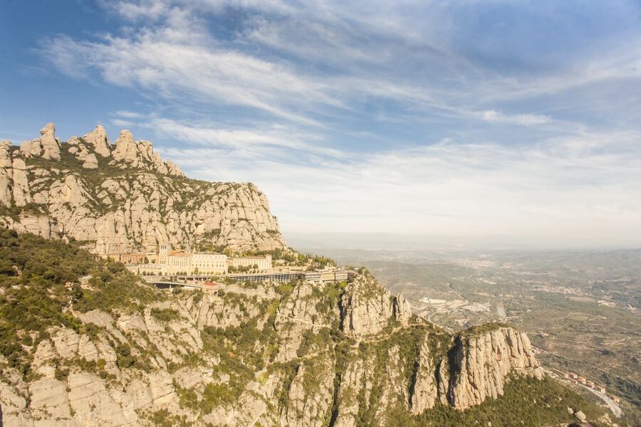Barcelona: Montserrat with Winery Visit and Farmhouse Lunch - What the small group changes