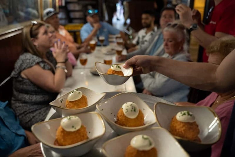 Barcelona Old Town Tapas Night: Hidden Bars, Cava & Vermut - Barcelona Cathedral and the final walk to Plaça de Catalunya