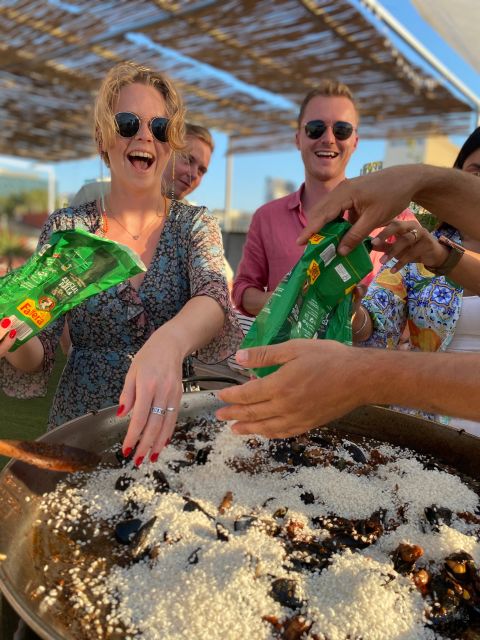 Barcelona: Rooftop Paella Cooking Class with Sangria - Should you book the Faca Bcn paella class?