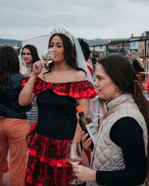Barcelona: Rooftop Salsa Class with Bottomless Sangria - The one-hour beginner salsa class