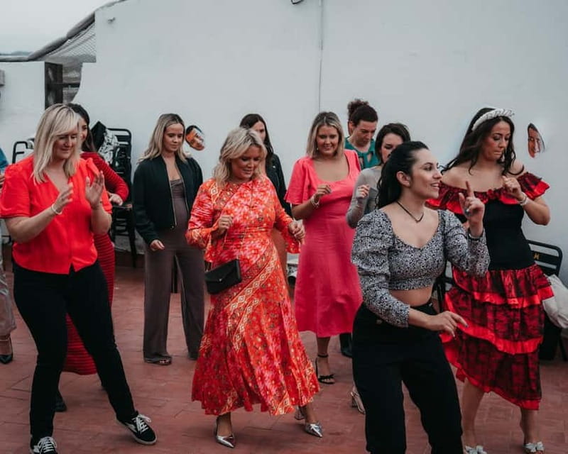 Barcelona: Rooftop Salsa Class with Bottomless Sangria - Rooftop views and a relaxed social mood