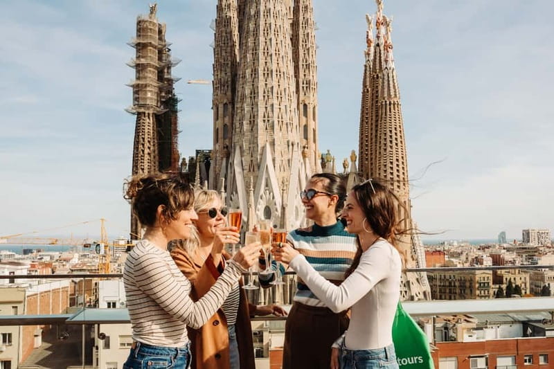 Barcelona: Sagrada Familia Evening Tour with Cava - What the $128 price includes