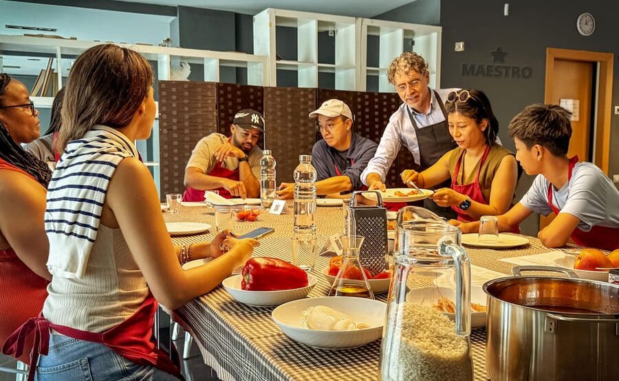 Barcelona: Seafood Paella ★Maestro★ & Tapas & Sangria - Key points to know before booking