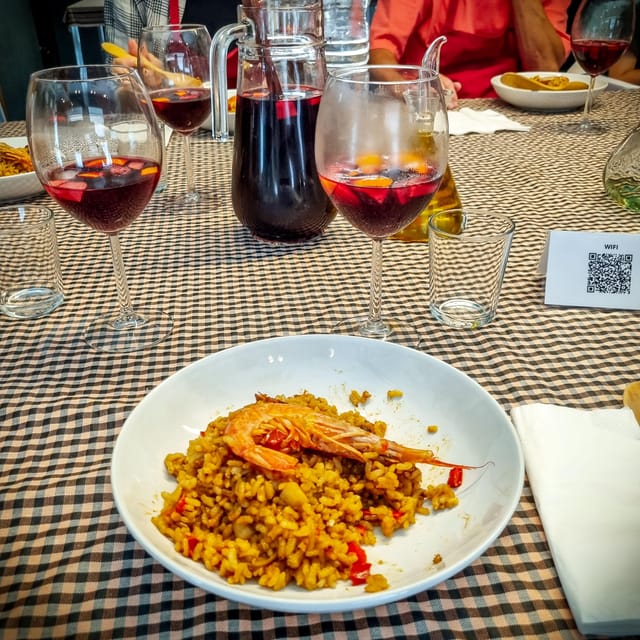 Barcelona: Seafood Paella ★Maestro★ & Tapas & Sangria - Who will enjoy this class most?